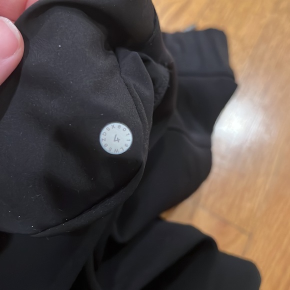 Lululemon On The Fly Jogger, Sz 6
Black EUC - Picture 3 of 5